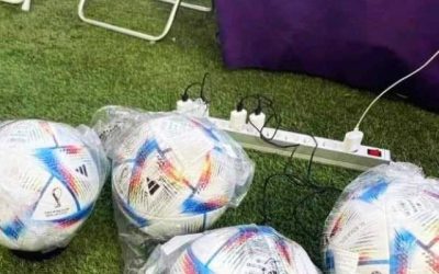 FIFA World Cup: फुटबॉल को मोबाइल की तरह क्यों चार्ज करनी पड़ती है