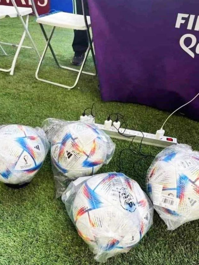 FIFA World Cup: फुटबॉल को मोबाइल की तरह क्यों चार्ज करनी पड़ती है