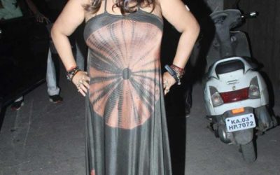Ekta Kapoor ने पहनी ऐसी रिवीलिंग ड्रेस हुईं Oops Moment का शिकार